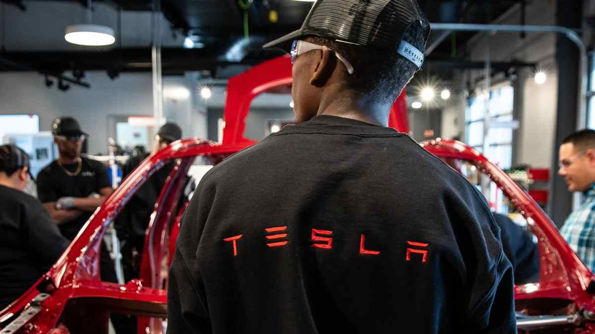 Stable employment and wages above $30 an hour: Tesla seeks staff in Washington