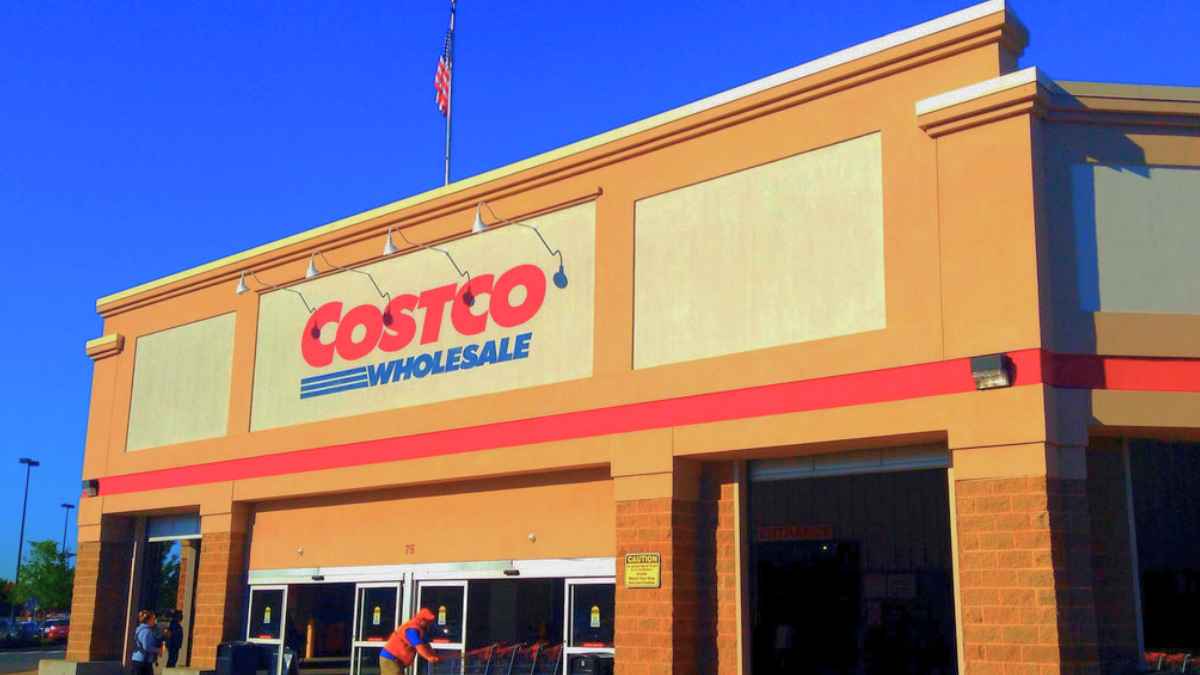 Meet the owner of Costco: the supermarket where not everyone can get to