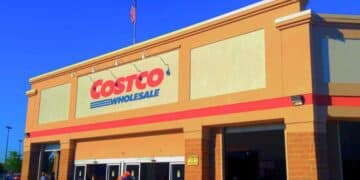 Meet the owner of Costco: the supermarket where not everyone can get to