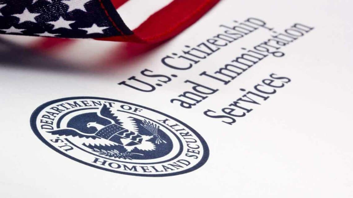 USCIS confirms it: learn about the new advantages for those over 50 who want to become U.S. citizens