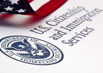 USCIS confirms it: learn about the new advantages for those over 50 who want to become U.S. citizens