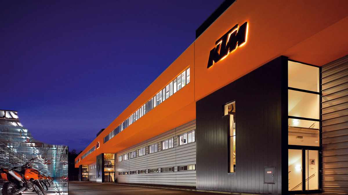 KTM says goodbye and leaves 300,000 bikes abandoned in its warehouses