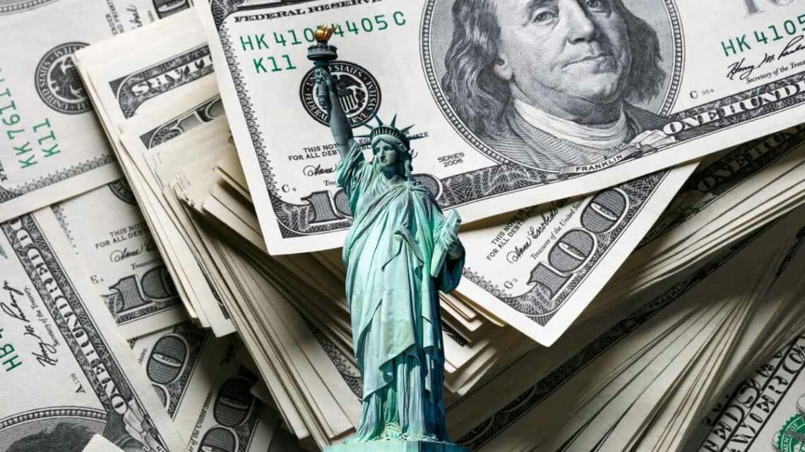 Stacks of $100 bills and the Statue of Liberty, representing unclaimed funds in New York.