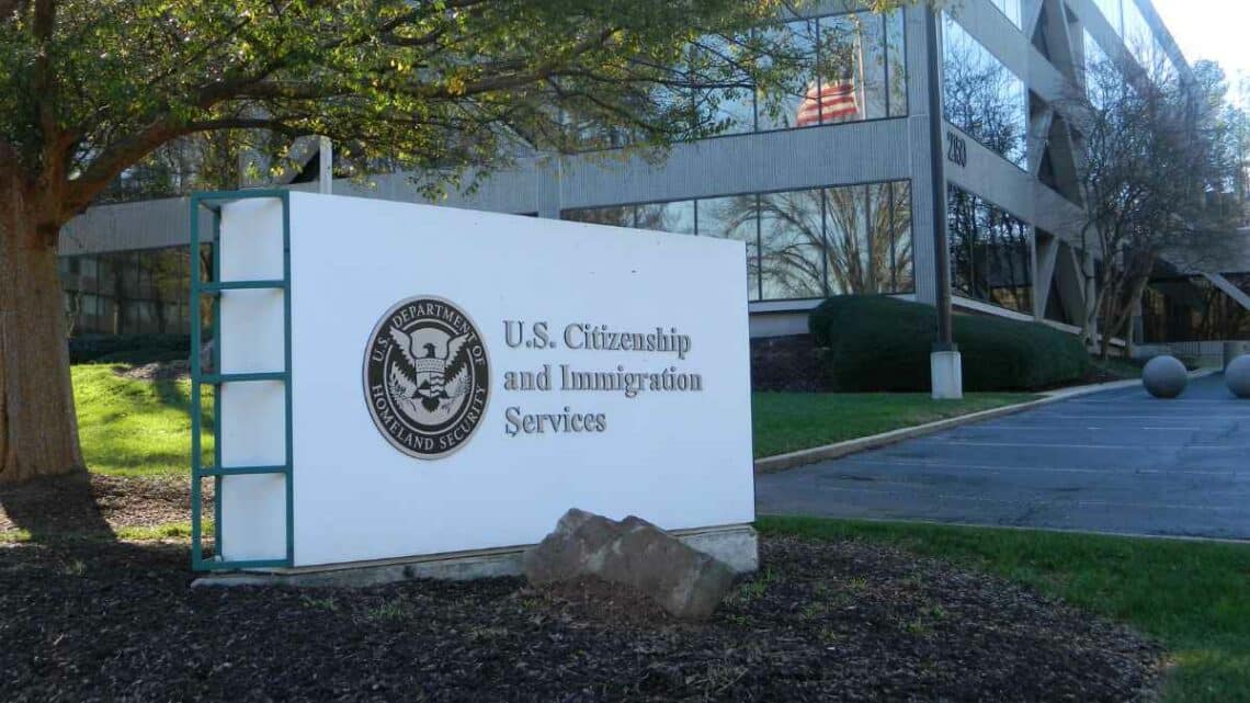 USCIS confirms automatic extension for EADs: these are the people who qualify for this benefit