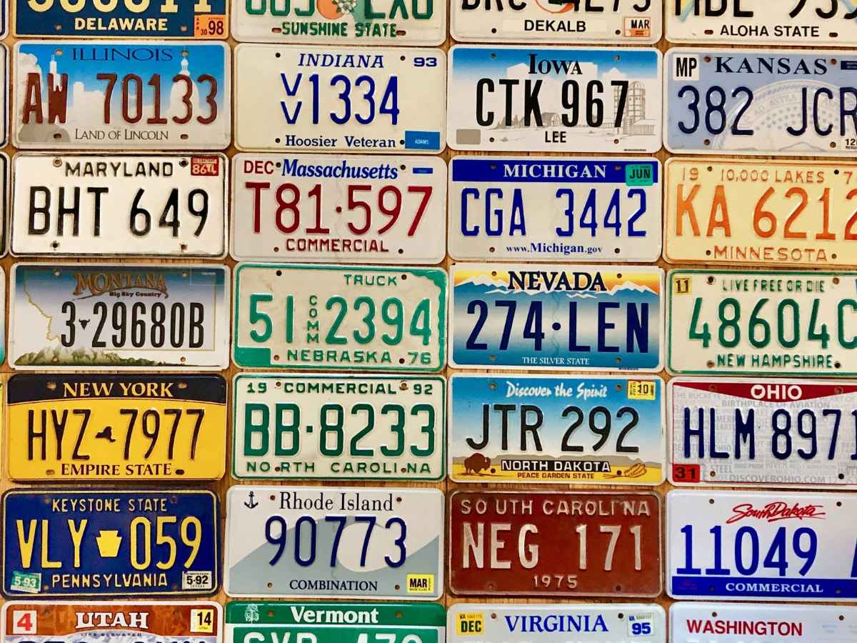 Collage of vintage U.S. license plates, featuring the 1983 blue-white Illinois “Land of Lincoln” tag returning under new law