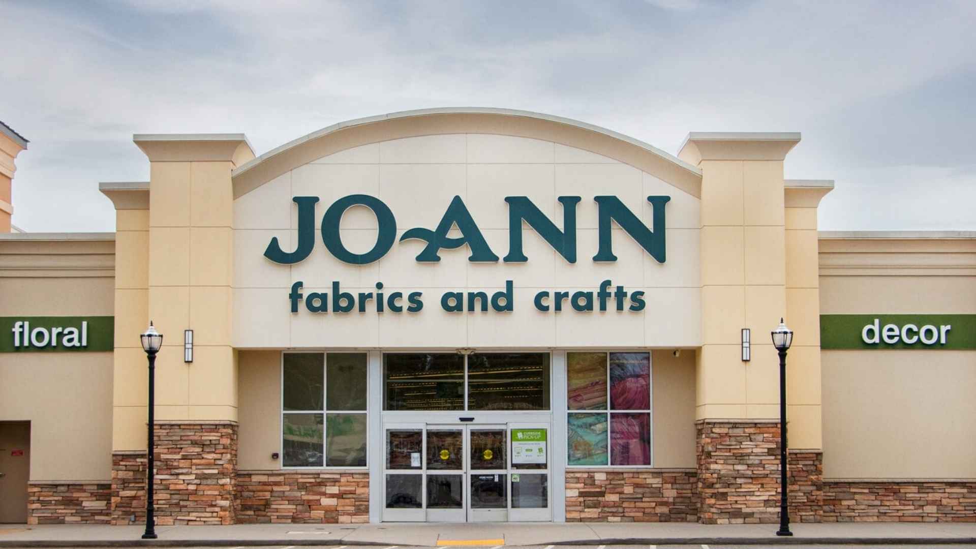 Front entrance of a Joann Fabrics and Crafts store, one of 255 U.S. locations closing permanently by April 2025