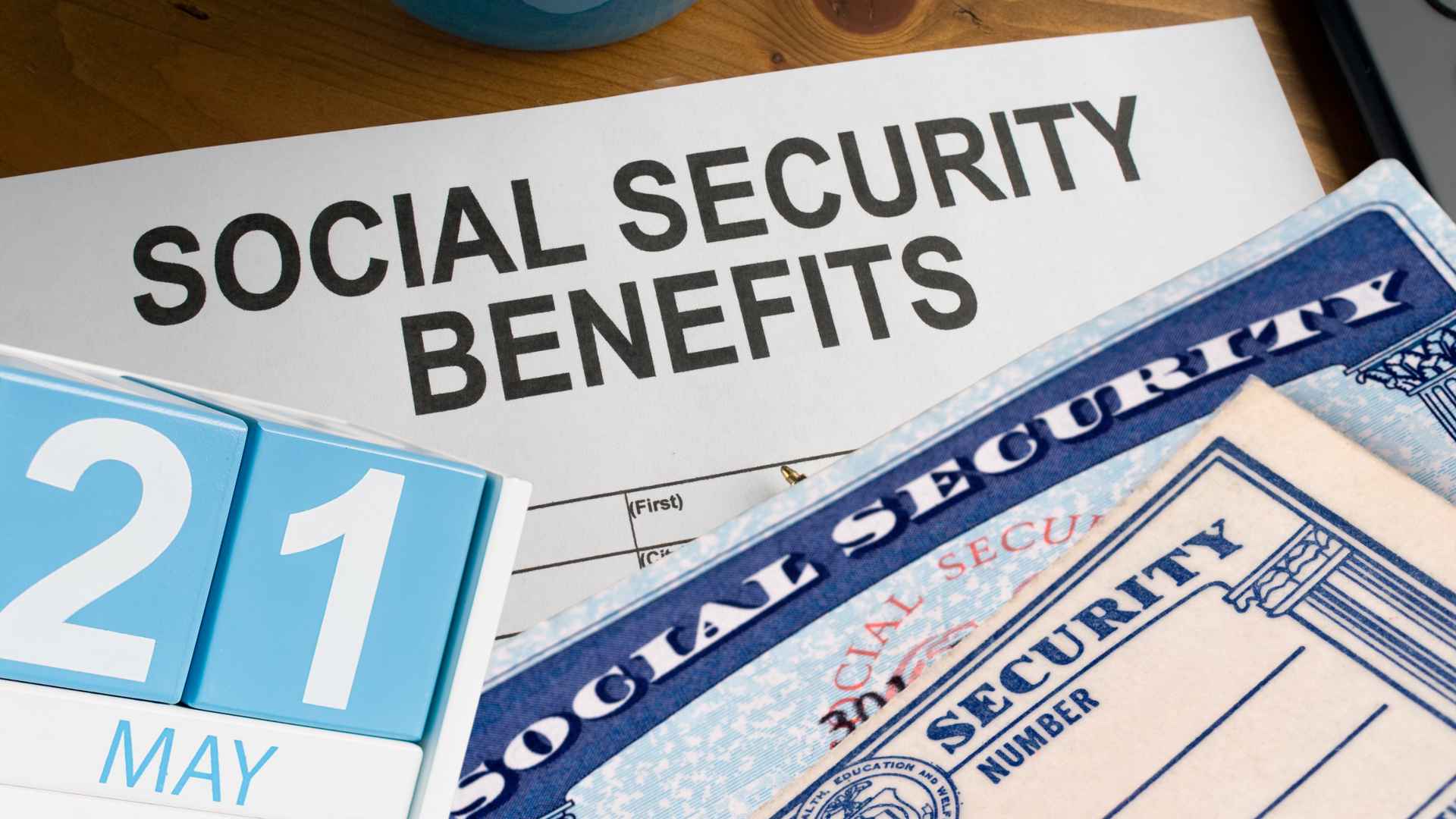 Social Security benefits statement next to a calendar block showing “May 21”
