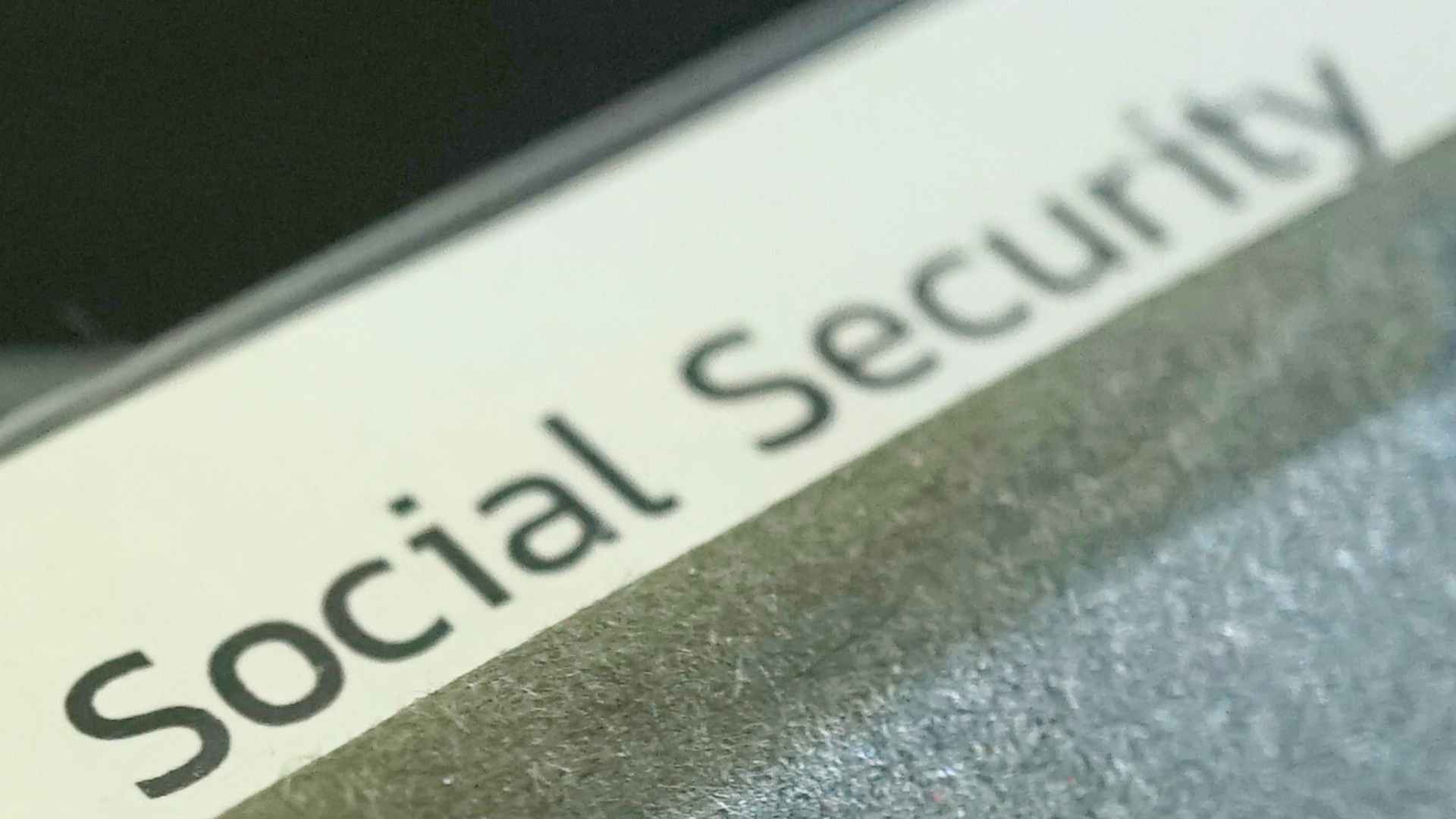 Close-up of a Social Security card highlighting the words “Social Security,” symbolizing an urgent SSA letter warning retirees about possible 50 % withholding.
