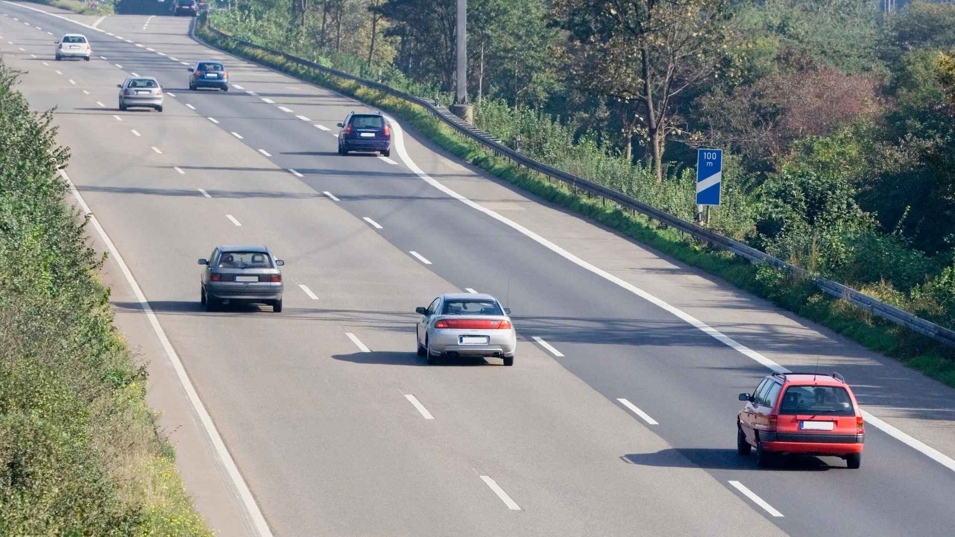Cars cruise a Louisiana highway’s left lane, illustrating the new August 1 law fining slow drivers $350.