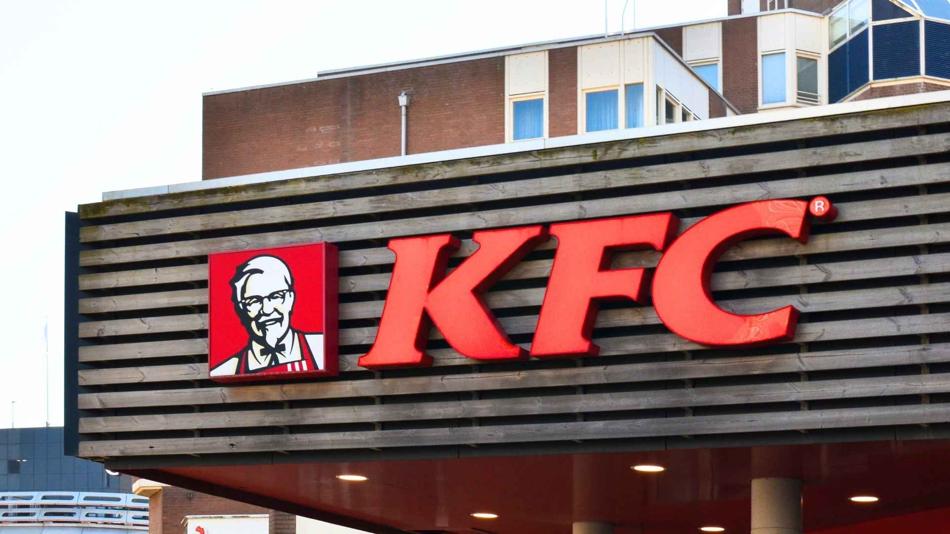 KFC restaurant sign featuring Colonel Sanders and the iconic KFC logo, symbolizing the brand’s legacy and comeback.
