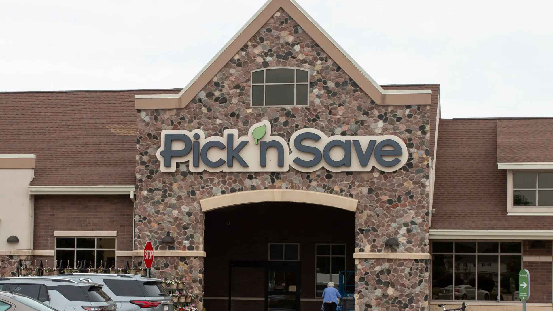 Front entrance of a Pick ‘n Save grocery store in Wisconsin before scheduled closures affecting local communities