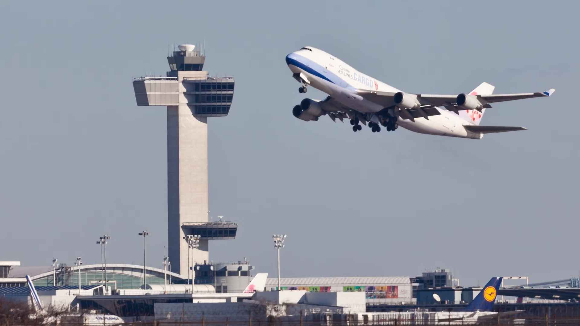 Airplane taking off at JFK airport as United States launches visa bond pilot program for Malawi and Zambia travelers