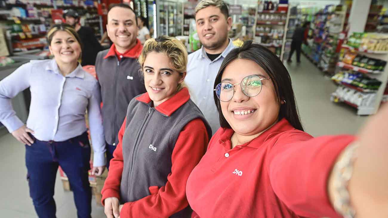Supermercados DIA está buscando personal y lanza 44 ofertas de empleo sin  necesidad de experiencia previa