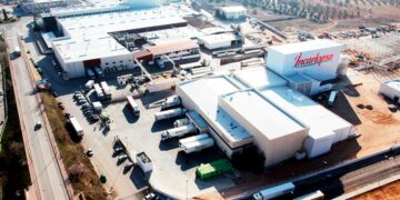 Incarlopsa anuncia 12 ofertas de empleo para trabajar en fábricas
