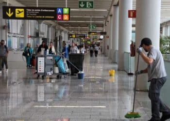 Contratar personas Mahón Menorca trabajar limpieza aeropuerto