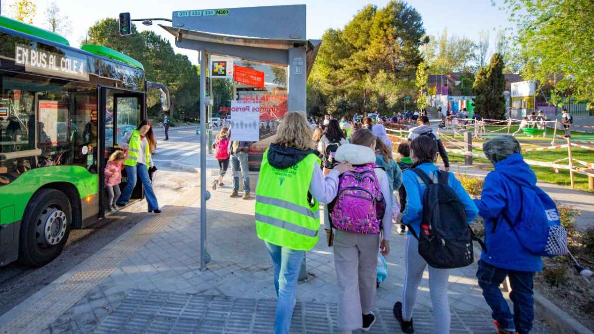 Vuelta cole puestos trabajo monitor transporte escolar curso 2024 2025