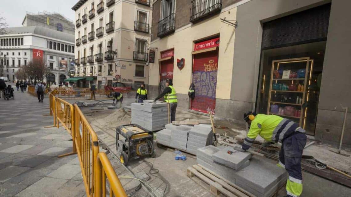 Ayuntamiento Madrid oferta empleo público plazas auxiliar obras vías públicas