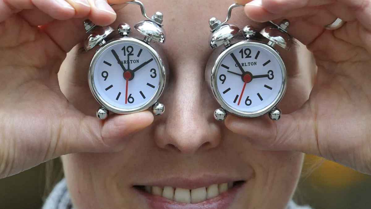 El nuevo cambio horario ¿Quién se queda una hora más trabajando?