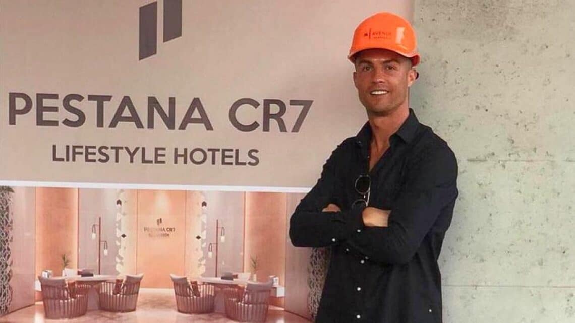 cristiano ronaldo busca personal madrid trabajar hoteles plaza mayor