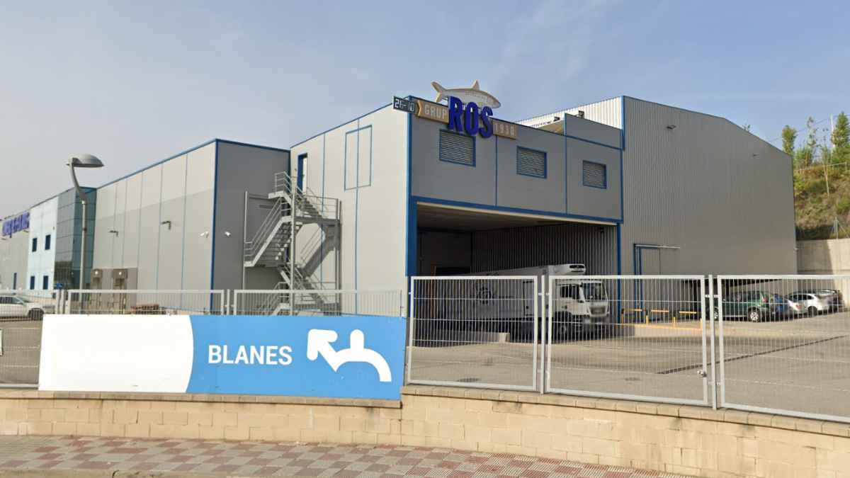 Operarios Blanes Girona trabajar almacén grupo ros