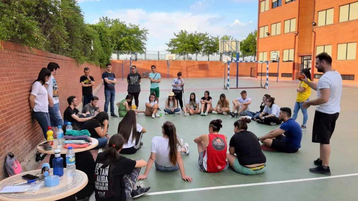 Personal Cerdanyola del Valles Barcelona trabajar residencia menores