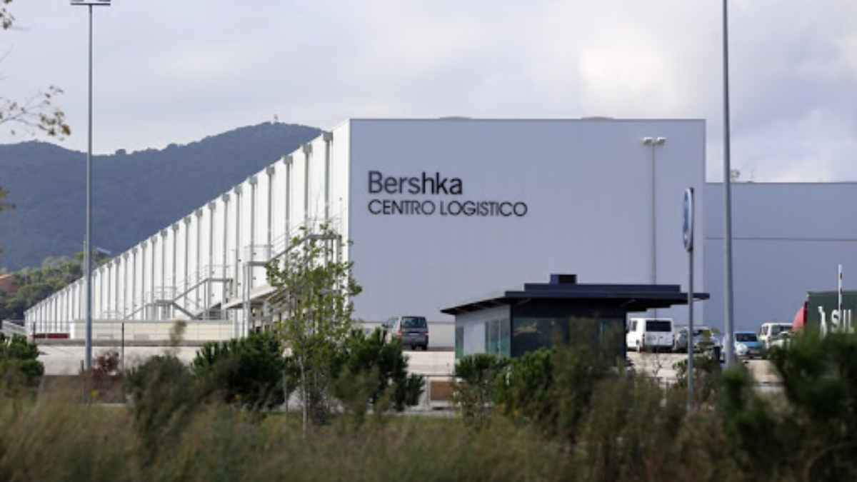 Oferta de empleo para trabajar en el centro logístico de Bershka.