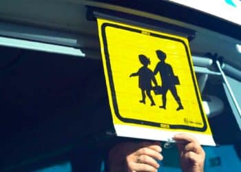 Buscan personas quieran trabajar acompañante transporte escolar