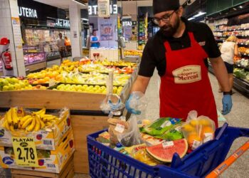 Contratar personal Barcelona trabajar supermercados Keisy