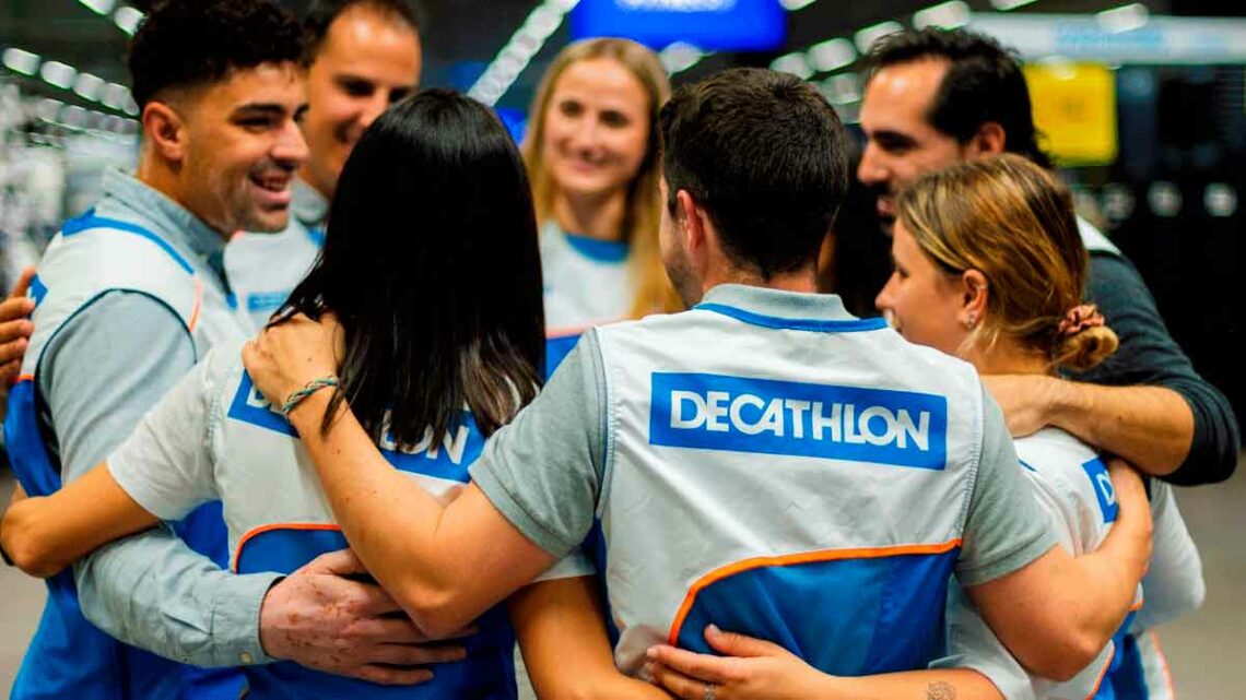 Decathlon lanza 360 puestos de trabajo en tiendas y logística.