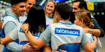 Decathlon lanza 360 puestos de trabajo en tiendas y logística.