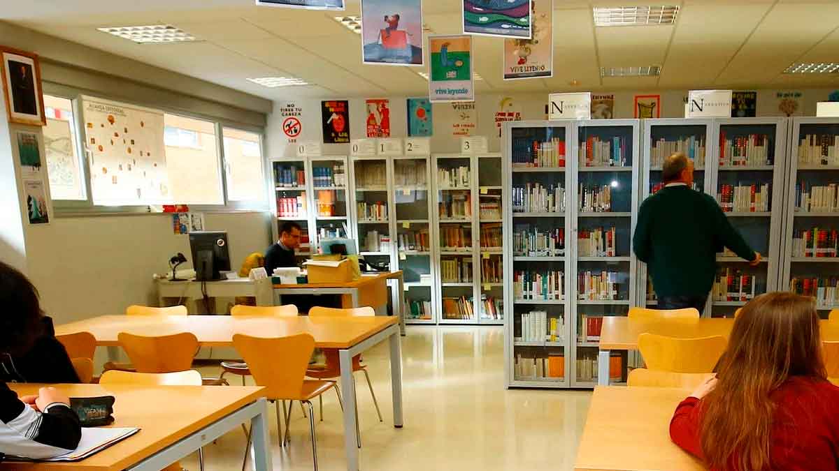 El SEPE busca personal para trabajar en bibliotecas | Sin experiencia y sueldos de hasta 2.000 euros.