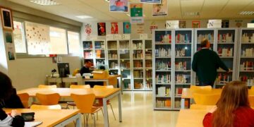 El SEPE busca personal para trabajar en bibliotecas | Sin experiencia y sueldos de hasta 2.000 euros.