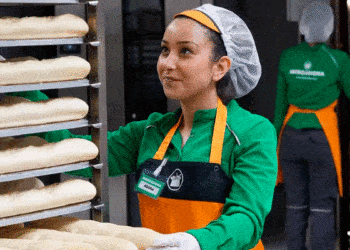 Mercadona lanza un aoferta de empleo con 10 vacantes para trabajar en su fábrica de pan.