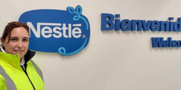 Nestlé lanza 60 ofertas de empleo para trabajar en fábricas y oficinas.