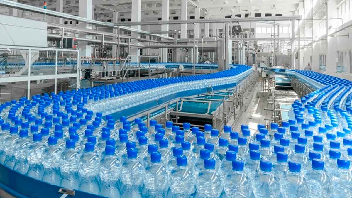 Importaco publica una oferta de empleo para trabajar en su planta embotelladora de agua mineral.