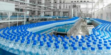 Importaco publica una oferta de empleo para trabajar en su planta embotelladora de agua mineral.