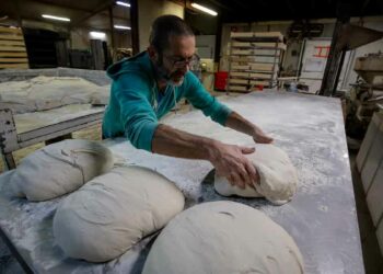 Jornada laboral 4 días 10 semanas vacaciones sueldo 2000 esta pequeña panadería vive futuro