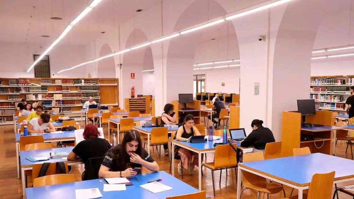 Oferta de empleo con 100 vacantes para trabajar en bibliotecas.