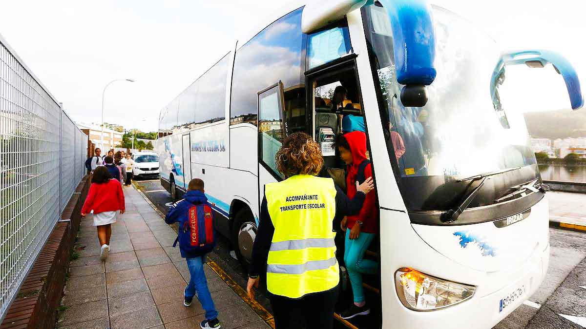 Se publican 11 ofertas de empleo con 28 vacantes para trabajar en el transporte escolar.