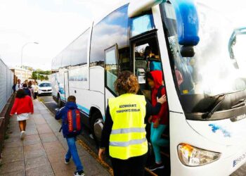 Se publican 11 ofertas de empleo con 28 vacantes para trabajar en el transporte escolar.