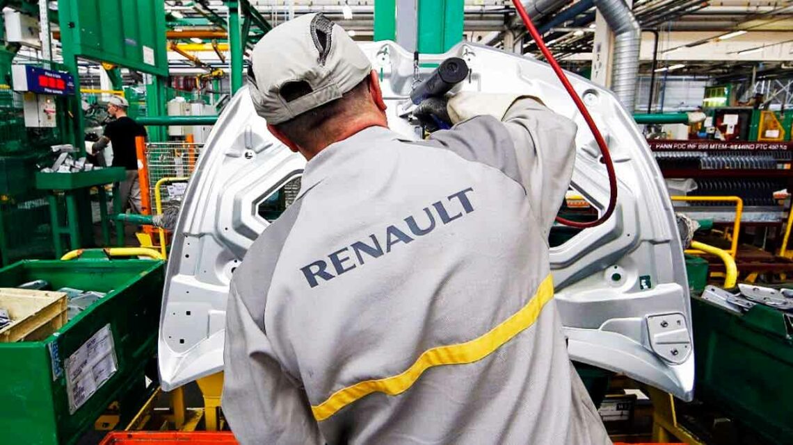 Renault lanza 44 ofertas de empleo con 107 vacantes para fábricas.