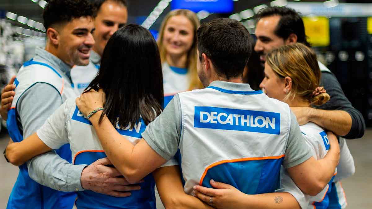 Decathlon precisa 250 trabajadores.