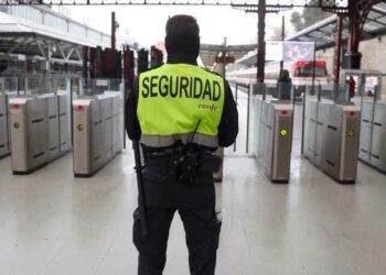 Urge contratar vigilantes seguridad Madrid trabajar Renfe alojamiento incluido oferta