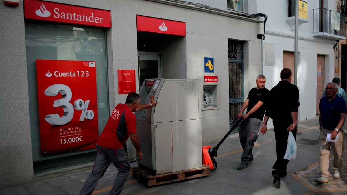 Banco Santander busca todo tipo perfiles profesionales Madrid Málaga para cubrir 65 puestos trabajo