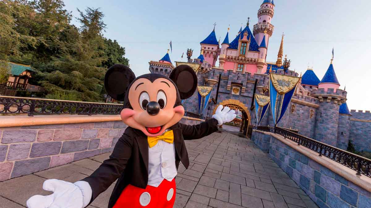 Disneyland París prepara jornadas contratación marzo para trabajar parque hoteles Disney Village como participar