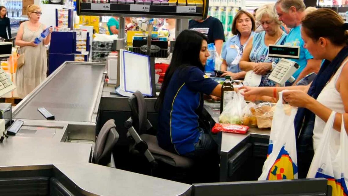 Lidl anuncia 51 ofertas de empleo para trabajar en supermercados.