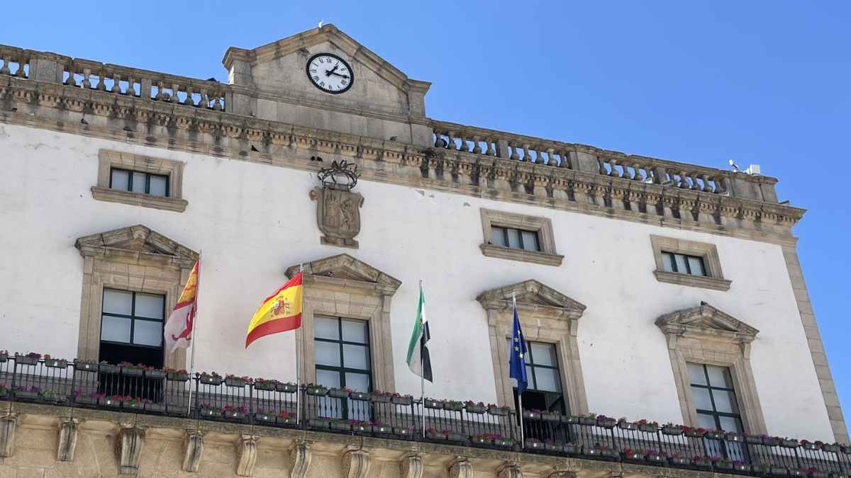 Ayuntamiento de Cáceres. Convocatoria de 10 plazas fijas de trabajados social.