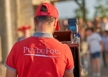 Puy du Fou España anuncia ofertas de empleo para trabajar en el parque temático.