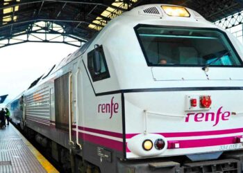 Renfe busca personal solo con ESO para cubrir 218 puestos de trabajo en estaciones de tren: no piden experiencia.