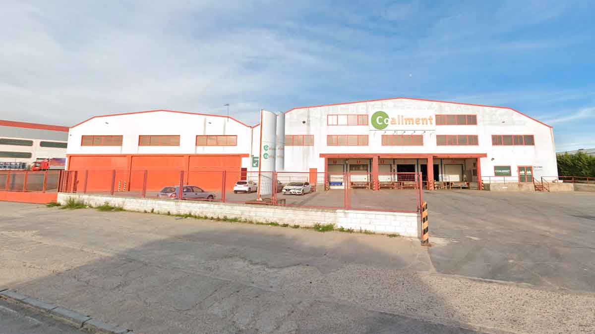 Fachada del Cash & Carry de Covalco en Talavera de la Reina, donde se ofrecen puestos de mozo/a de almacén con incorporación inmediata.